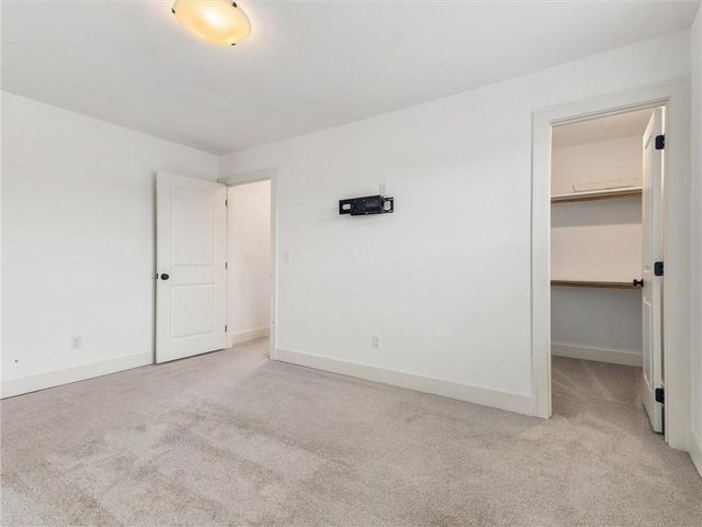 8806 NE 81st Terrace, Kansas City, MO 64158