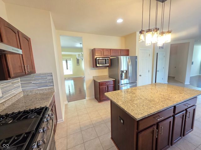 7048 Stoney Ridge Drive, Columbus, IN 47201