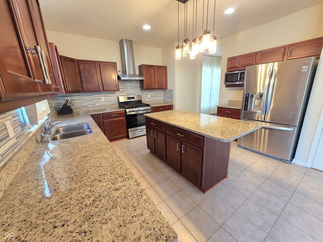 7048 Stoney Ridge Drive, Columbus, IN 47201