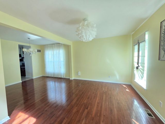 7048 Stoney Ridge Drive, Columbus, IN 47201