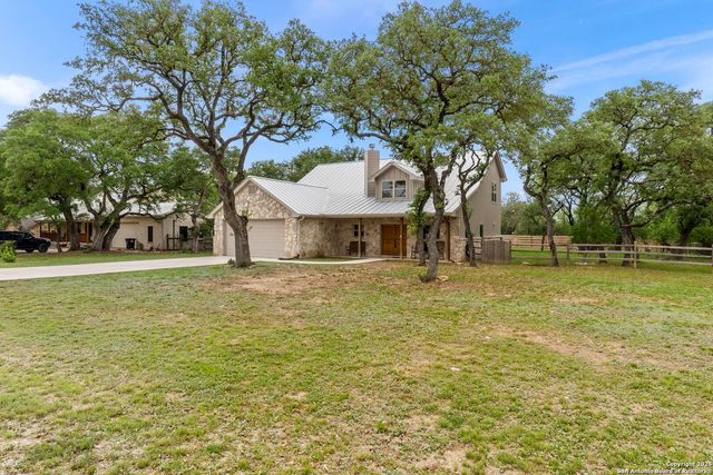 445 Settlers Ln, Bandera, TX 78003