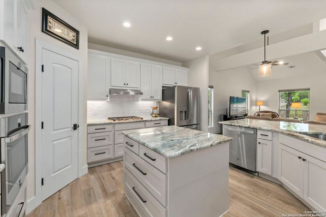 445 Settlers Ln, Bandera, TX 78003