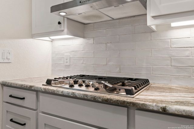 445 Settlers Ln, Bandera, TX 78003