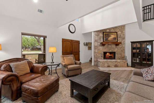 445 Settlers Ln, Bandera, TX 78003