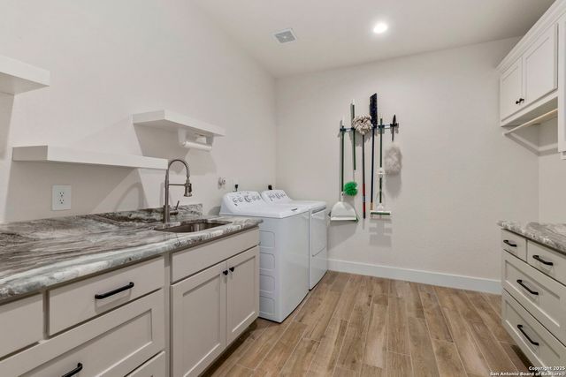 445 Settlers Ln, Bandera, TX 78003