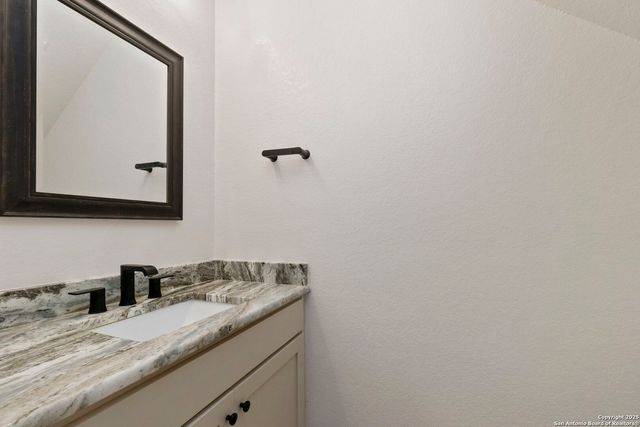 445 Settlers Ln, Bandera, TX 78003