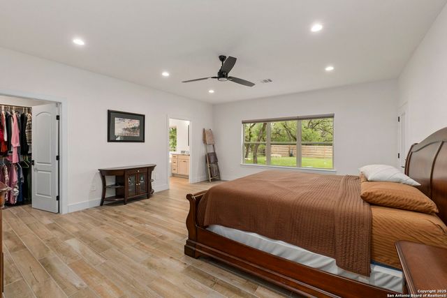 445 Settlers Ln, Bandera, TX 78003