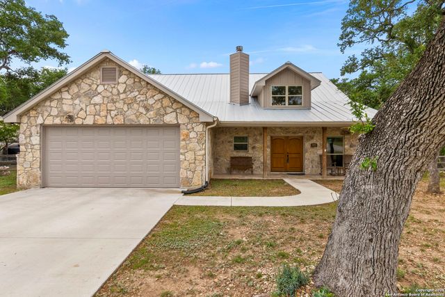 445 Settlers Ln, Bandera, TX 78003