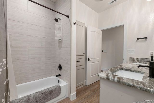 445 Settlers Ln, Bandera, TX 78003