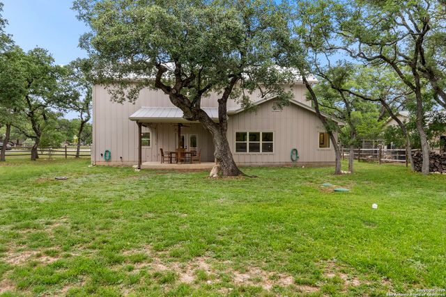 445 Settlers Ln, Bandera, TX 78003