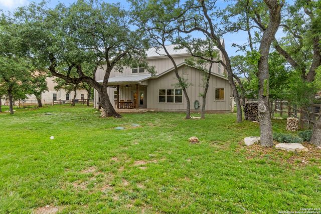 445 Settlers Ln, Bandera, TX 78003