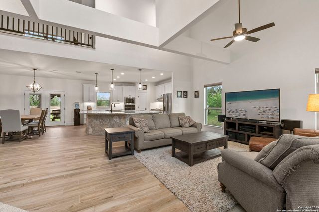 445 Settlers Ln, Bandera, TX 78003