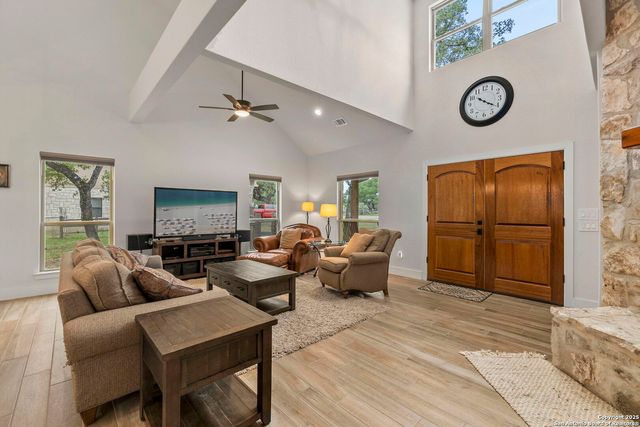 445 Settlers Ln, Bandera, TX 78003