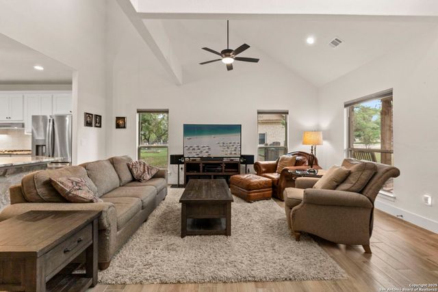 445 Settlers Ln, Bandera, TX 78003