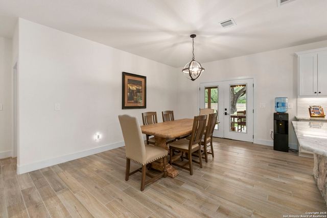 445 Settlers Ln, Bandera, TX 78003