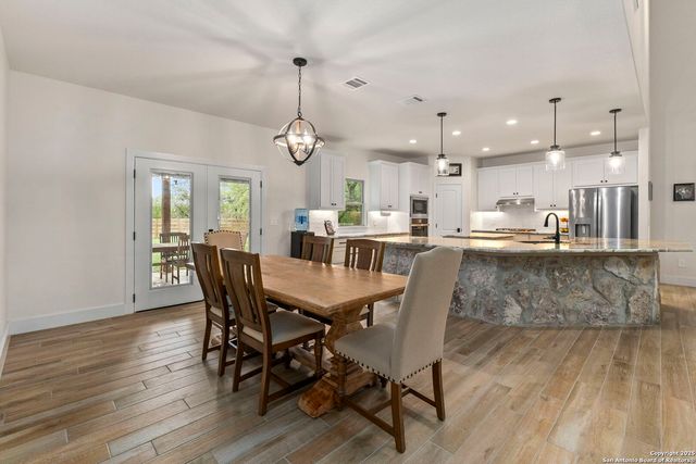 445 Settlers Ln, Bandera, TX 78003