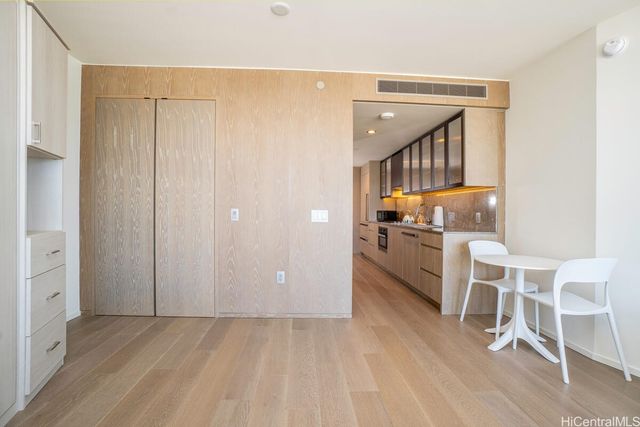 1000 Auahi Street 2305, Honolulu, HI 96814