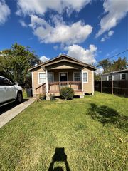 2515 Harris Street, Baytown, TX 77521