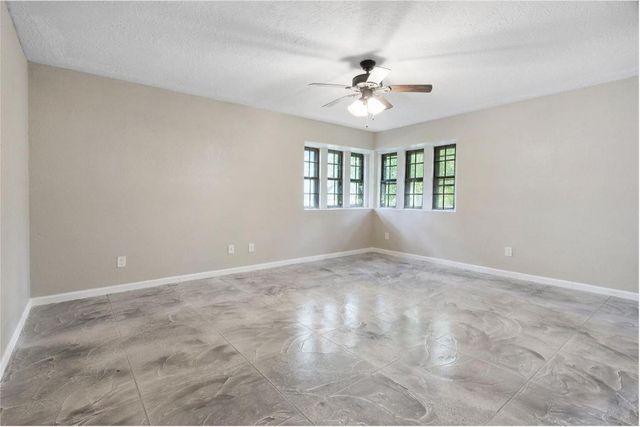 570 Roanoke Drive, Conroe, TX 77302
