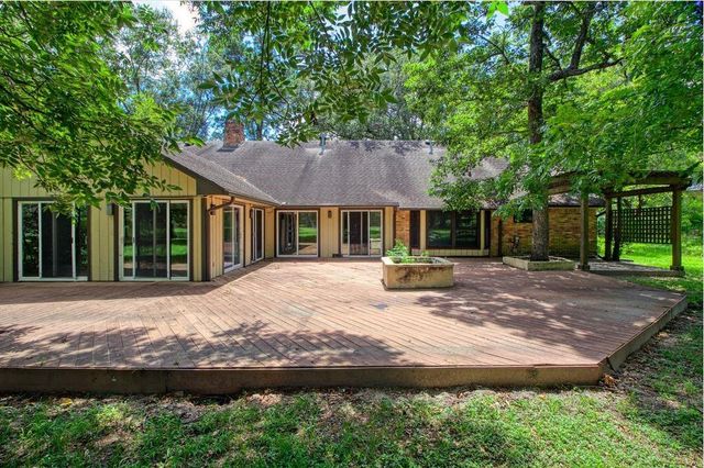 570 Roanoke Drive, Conroe, TX 77302