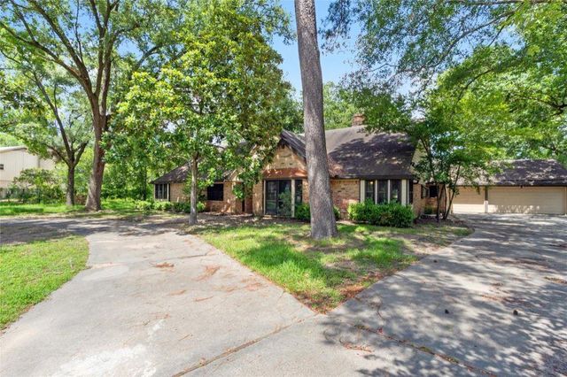 570 Roanoke Drive, Conroe, TX 77302