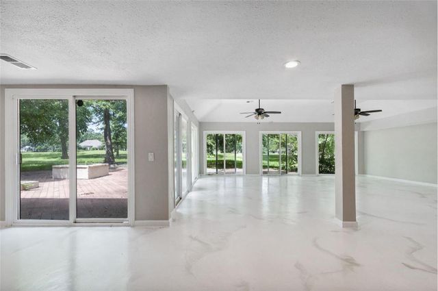 570 Roanoke Drive, Conroe, TX 77302