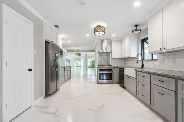 570 Roanoke Drive, Conroe, TX 77302