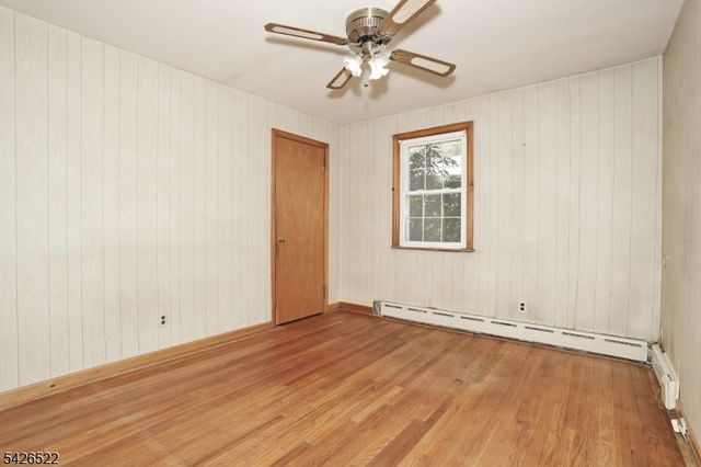 16 Valley View Dr, North Haledon Boro, NJ 07508