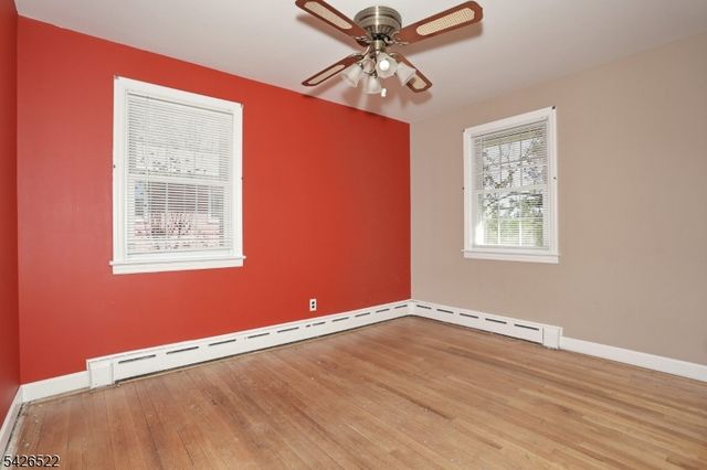 16 Valley View Dr, North Haledon Boro, NJ 07508