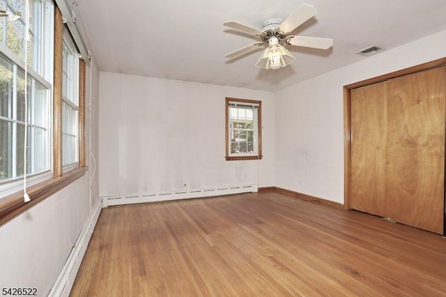 16 Valley View Dr, North Haledon Boro, NJ 07508