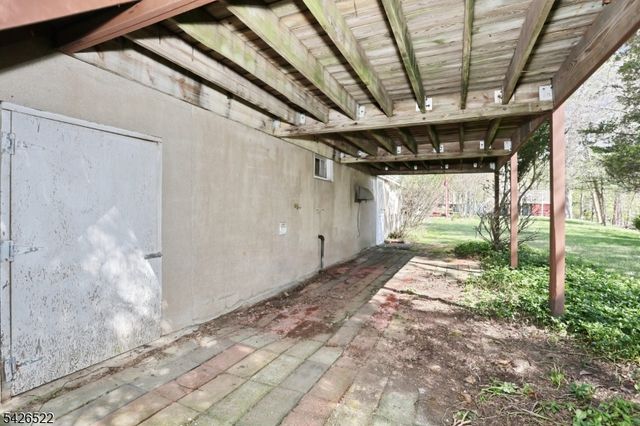 16 Valley View Dr, North Haledon Boro, NJ 07508