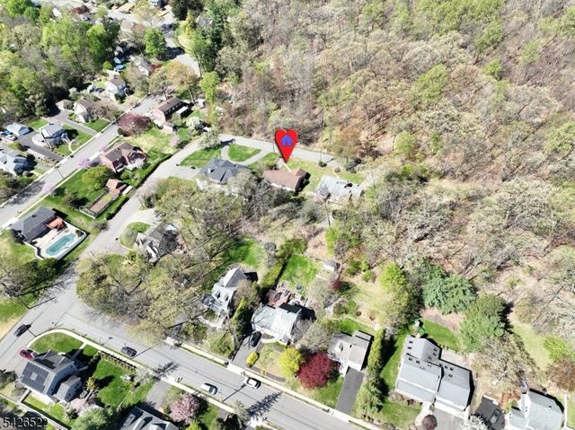 16 Valley View Dr, North Haledon Boro, NJ 07508