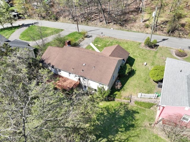 16 Valley View Dr, North Haledon Boro, NJ 07508