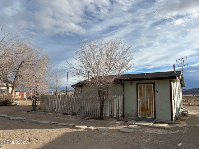 20 Miley Lane, Yerington, NV 89447