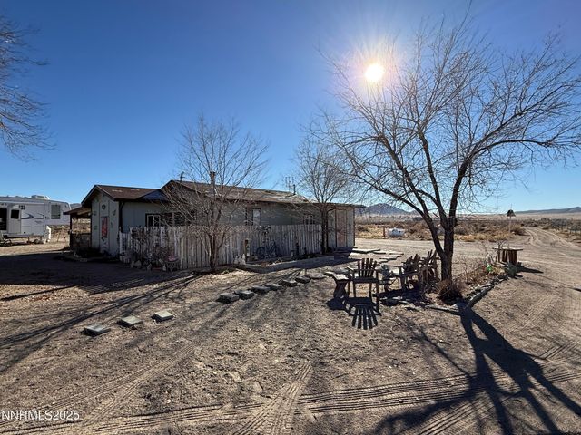 20 Miley Lane, Yerington, NV 89447