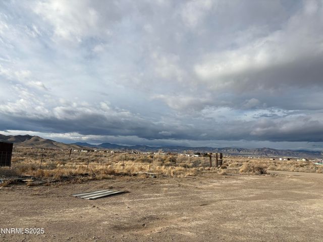 20 Miley Lane, Yerington, NV 89447