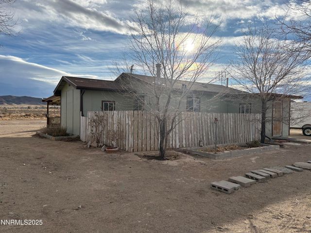 20 Miley Lane, Yerington, NV 89447