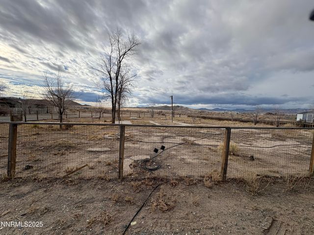 20 Miley Lane, Yerington, NV 89447