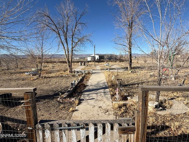 20 Miley Lane, Yerington, NV 89447