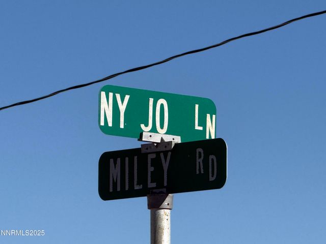 20 Miley Lane, Yerington, NV 89447