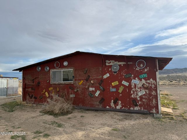 20 Miley Lane, Yerington, NV 89447