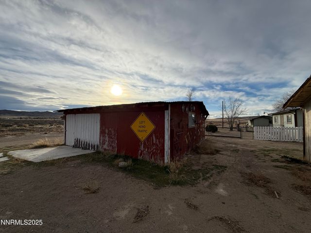 20 Miley Lane, Yerington, NV 89447