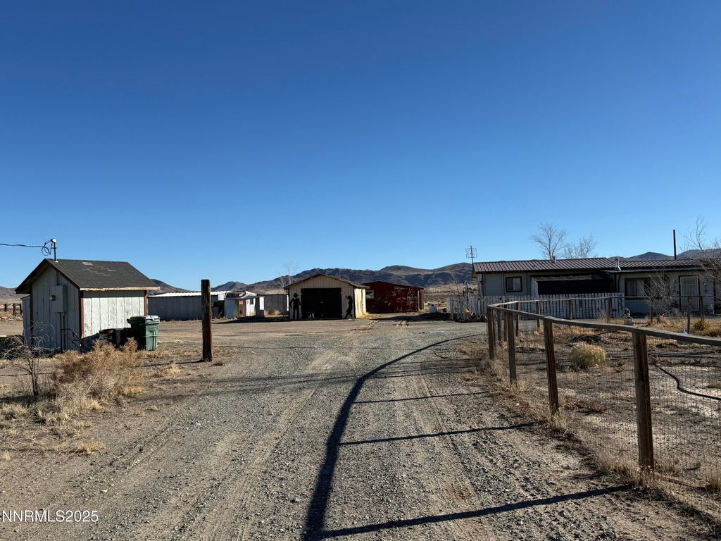 20 Miley Lane, Yerington, NV 89447