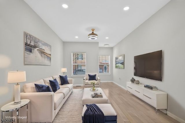 20 Andrews Way, Piscataway Twp., NJ 08854