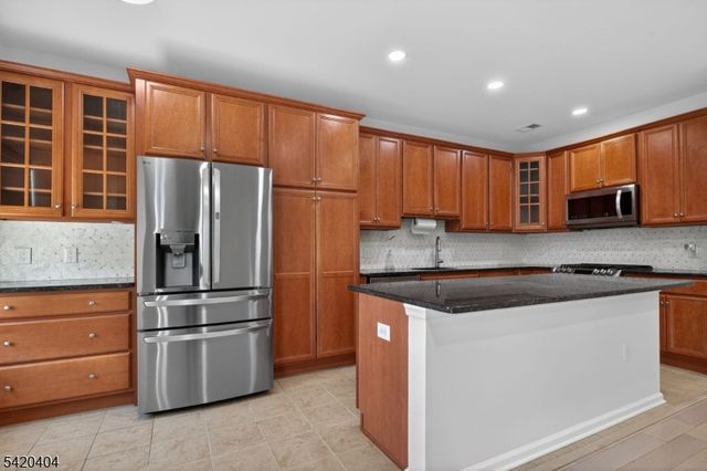 20 Andrews Way, Piscataway Twp., NJ 08854