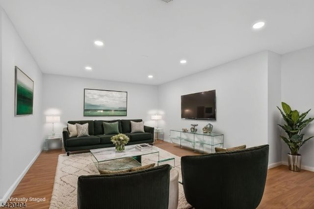 20 Andrews Way, Piscataway Twp., NJ 08854