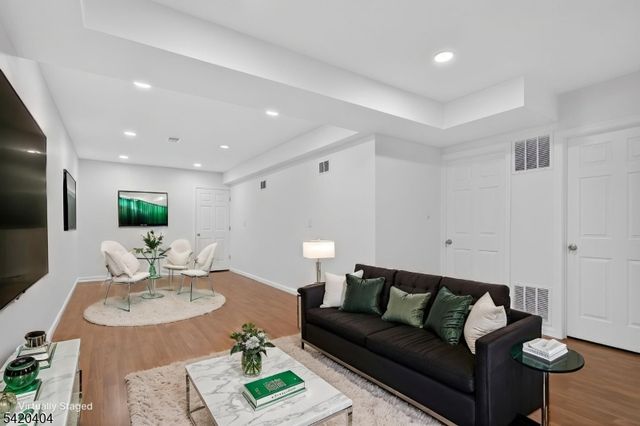 20 Andrews Way, Piscataway Twp., NJ 08854