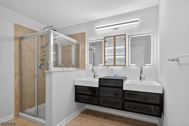 20 Andrews Way, Piscataway Twp., NJ 08854