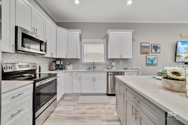 521 E 1st Avenue B, Gulf Shores, AL 36542
