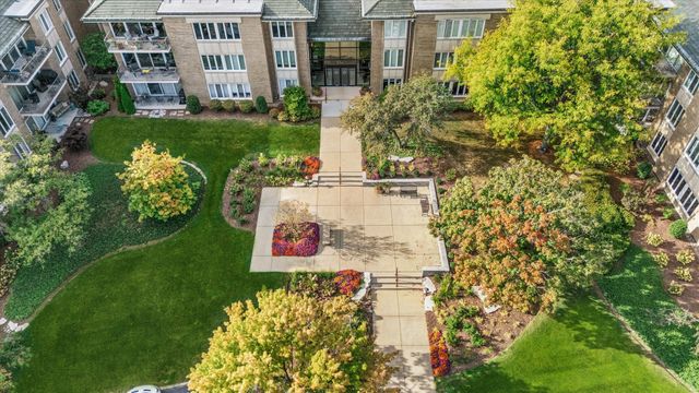 1 Oak Brook Club Drive A312, Oak Brook, IL 60523